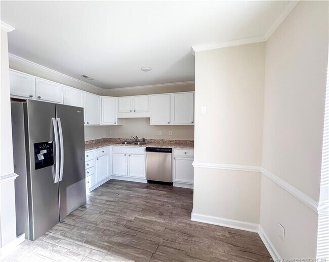 Building Photo - 499 Coronation Dr