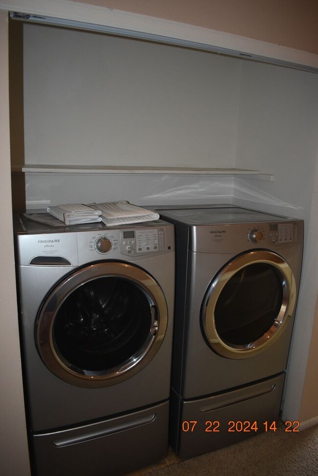 Building Photo - Reduced Price! Cozy and Convenient 2 Bedro...