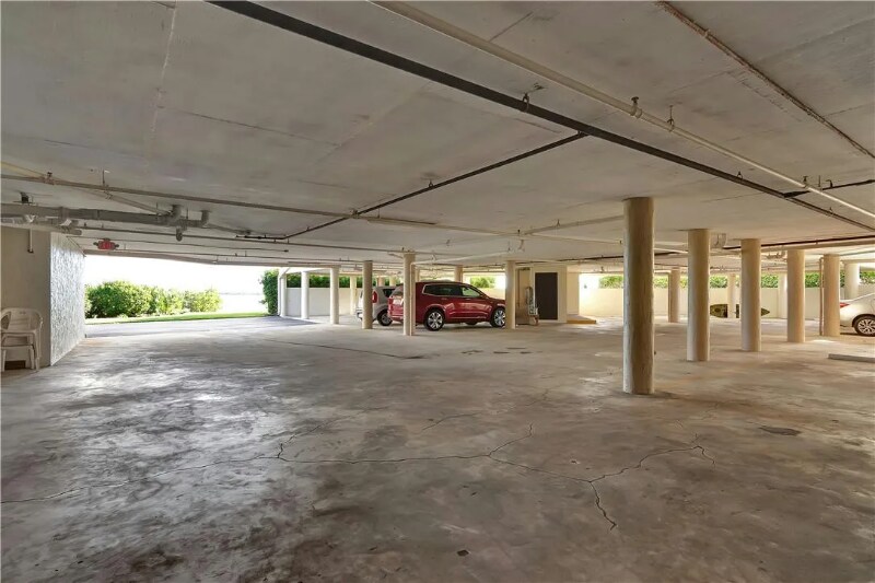 Building Photo - 9612 Riverside Dr