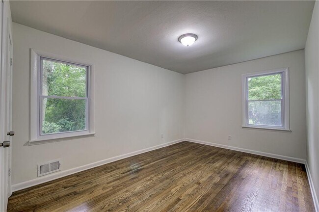Building Photo - 131 Brookwood Dr SW