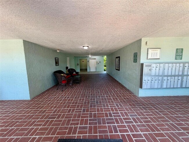 Building Photo - 1706 Belleair Forest Dr
