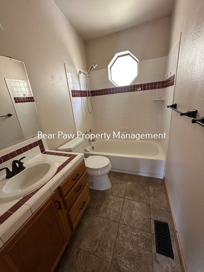 Building Photo - "Charming 3-Bedroom Retreat with 2 Full Baths in Conifer"