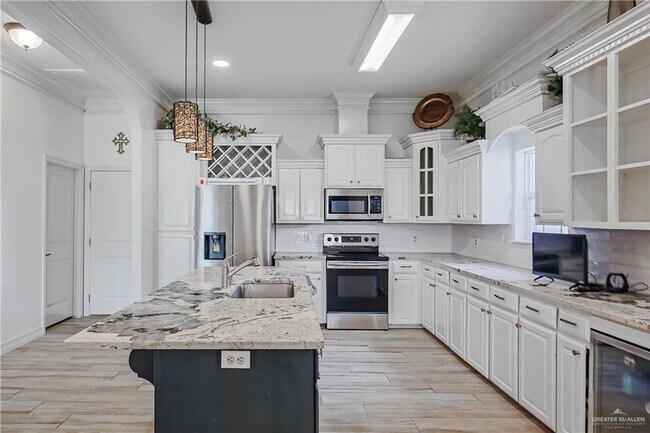 Building Photo - 20 South Dr