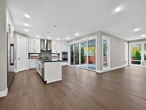 Building Photo - 2821 Garden Ave N