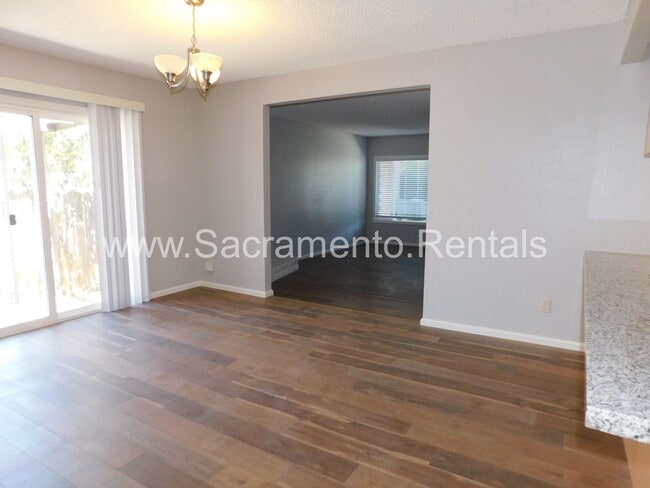 Building Photo - Updated 2bd/1ba Foothill Farms Duplex with 1 Car Garage