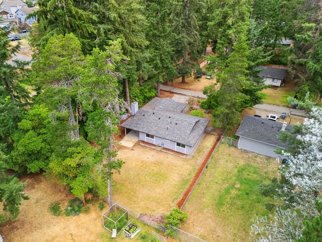 Building Photo - Rambler in Port Orchard with Fenced Yard