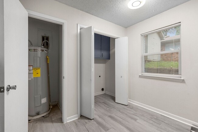Building Photo - Welcome home to this charming 1-bedroom, 1.5-bath duplex nestled in a quiet neighborhood in Denison.