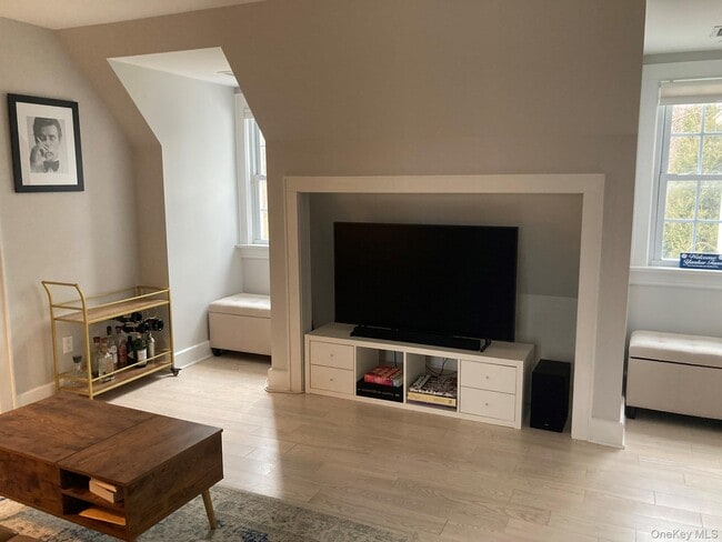 Building Photo - 2 Red Ground Rd