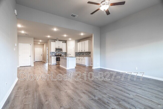Building Photo - 940 Windflower