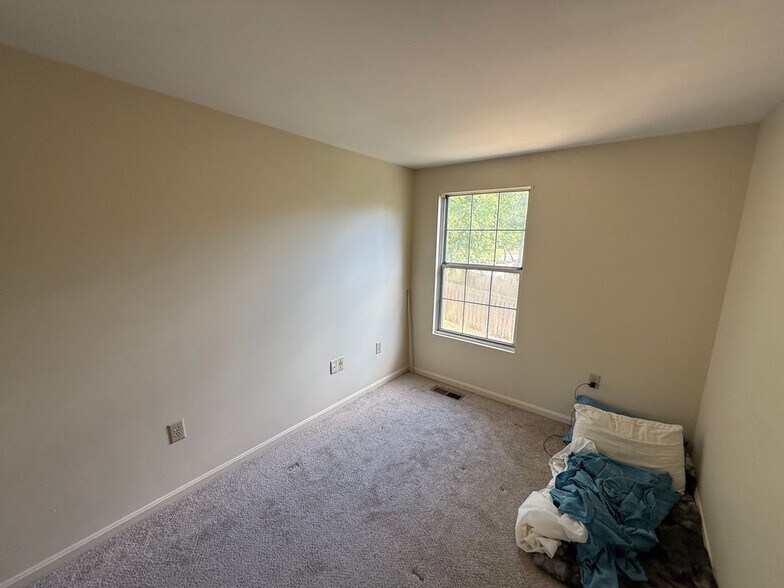 Building Photo - 4674 Grosbeak Pl