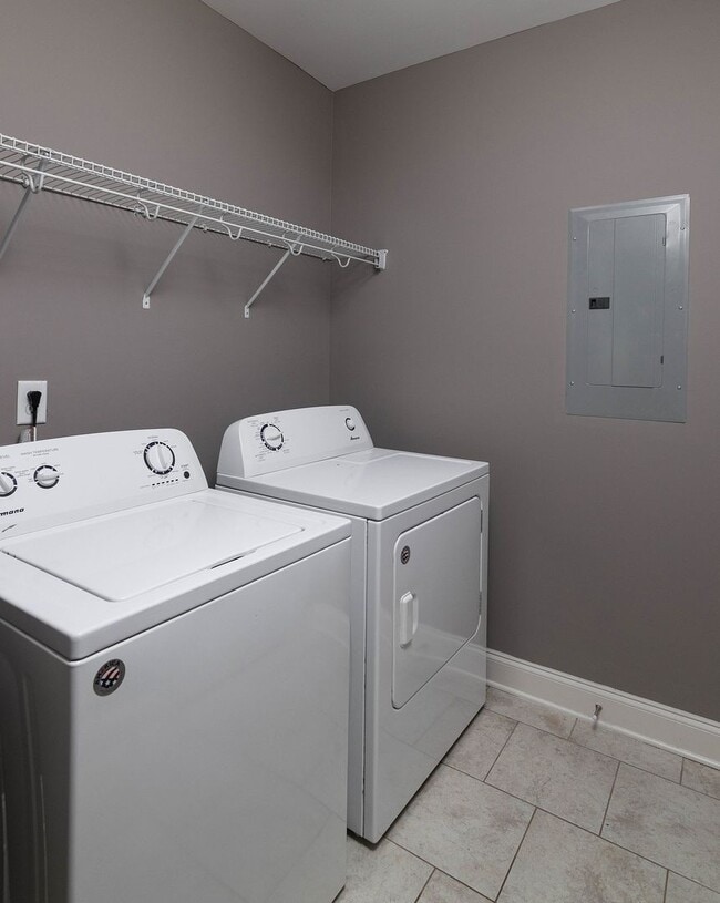 Building Photo - 530 Fifer Cir