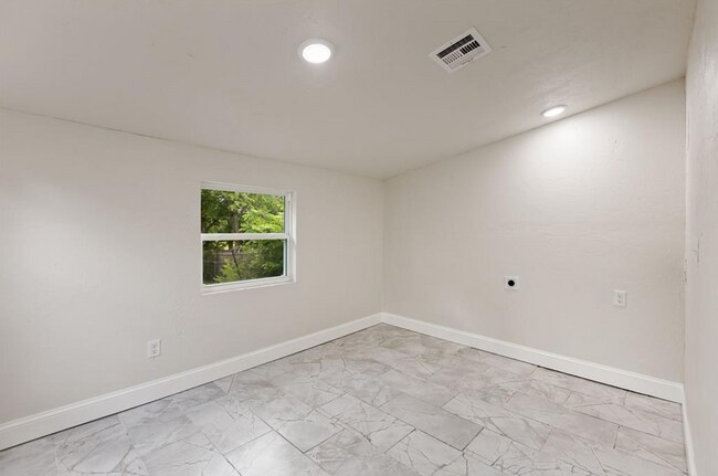 Building Photo - 1225 NW 99th St