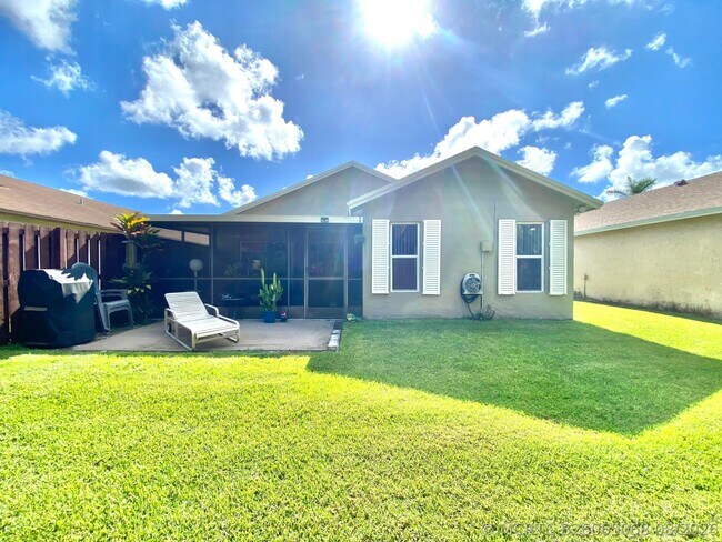 Building Photo - 9132 Pine Springs Dr