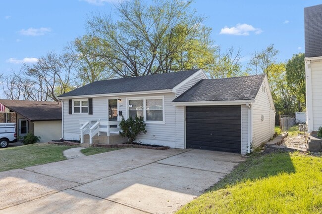 Building Photo - Charming Home with Great Layout in Sought-After Ballwin Neighborhood