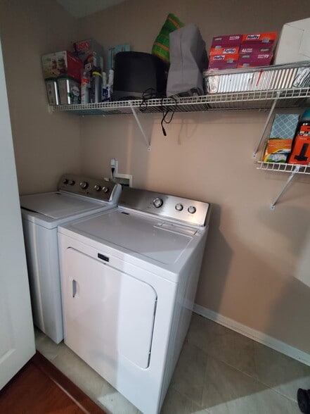 Building Photo - 6 Valley Glen Ct