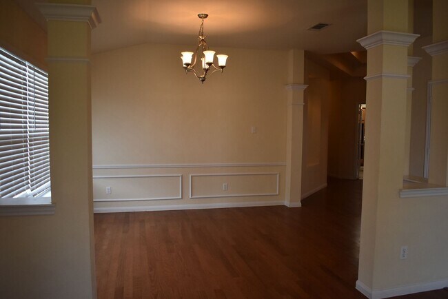 Building Photo - Gorgeous house in Skipcha Estates! HUMONGOUS!