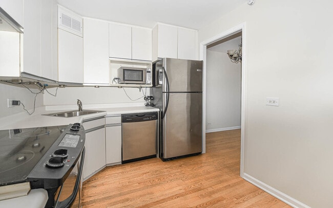 Building Photo - 3930 N Pine Grove Ave