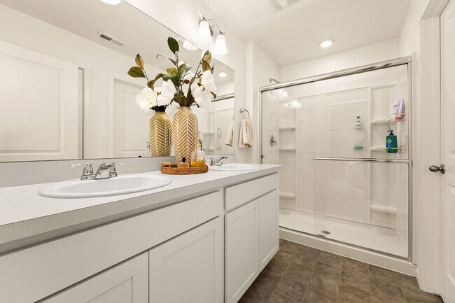 Building Photo - Updated 3-Bedroom Home With 3-Car Garage Close to Commuting, Coffee, and Gym