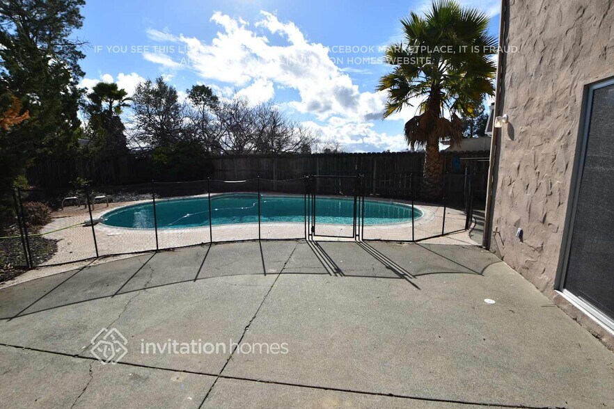 Building Photo - 1706 Barton Dr