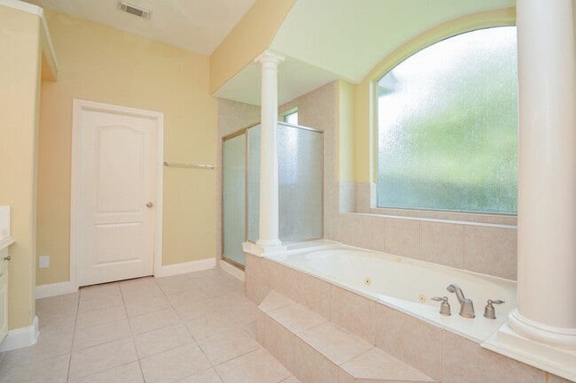 Building Photo - 11812 Sea Shadow Bend