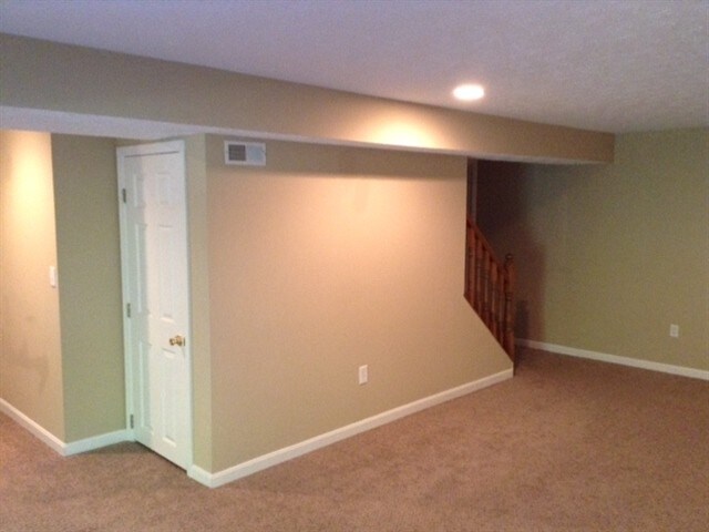 Building Photo - 725 Kent Cir