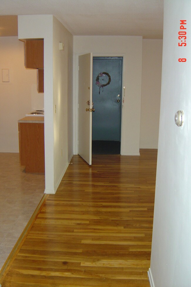 Building Photo - 9 Catherine St