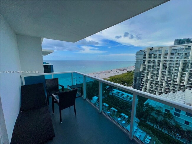 Primary Photo - 2301 Collins Ave