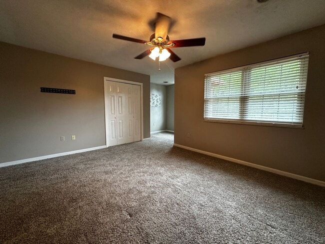 Building Photo - 2 Bedroom/2.5 Bath in Lyn Mar Downs