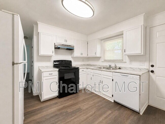 Building Photo - 318 Barrymore Dr