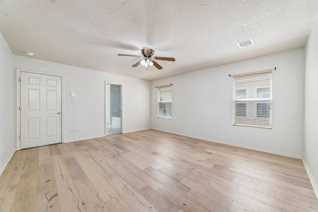 Building Photo - 3530 Barkers Crossing Ave