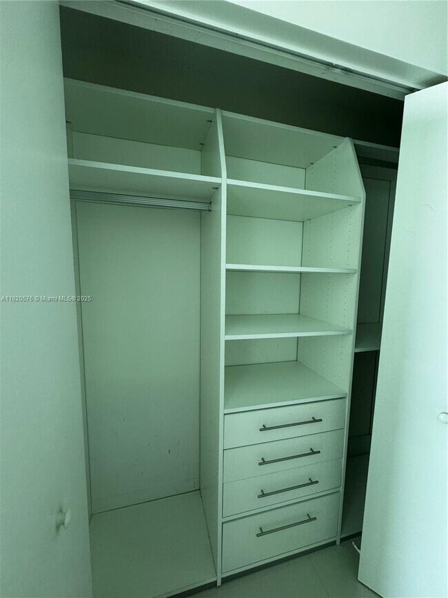 Building Photo - 900 Biscayne Blvd