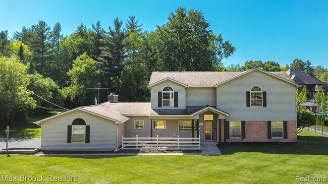 Building Photo - 6096 Darramoor Rd