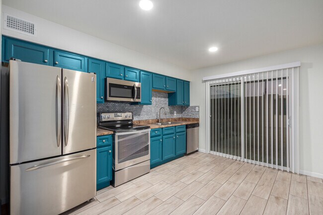 Building Photo - 5107 N 28th Dr