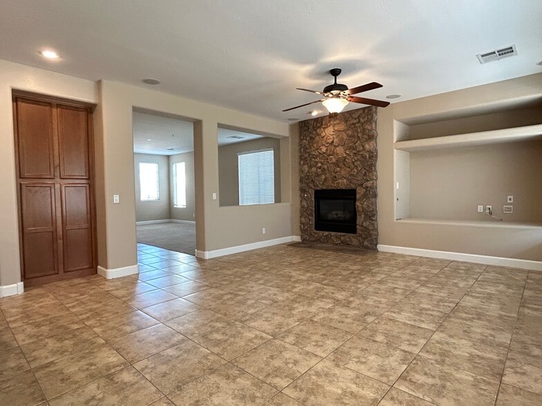 Family Room w/Fireplace - 300 W Wisteria Pl