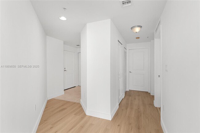 Building Photo - 7900 Harbor Island Dr