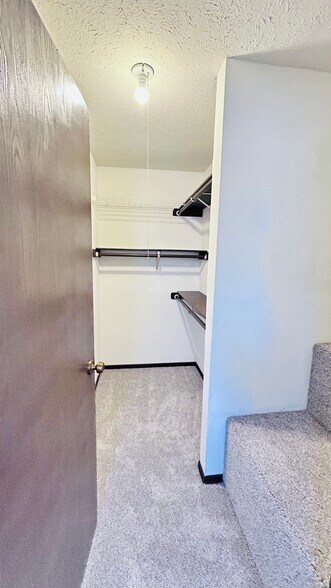 Building Photo - 2611 W 60th St