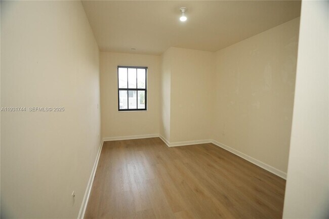 Building Photo - 10436 NW 61 Ln.