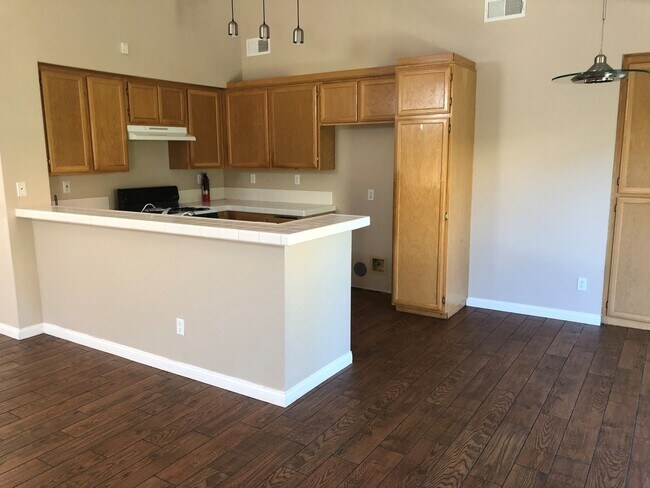 Building Photo - Gorgeous and Large  4 bedroom Custom Singl...