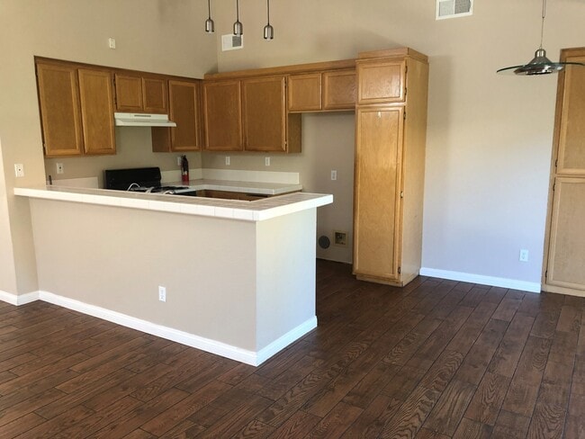 Building Photo - Gorgeous and Large  4 bedroom Custom Single Story Rental Home