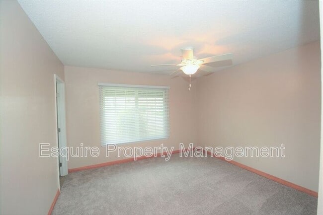 Building Photo - 730 Jay Ave