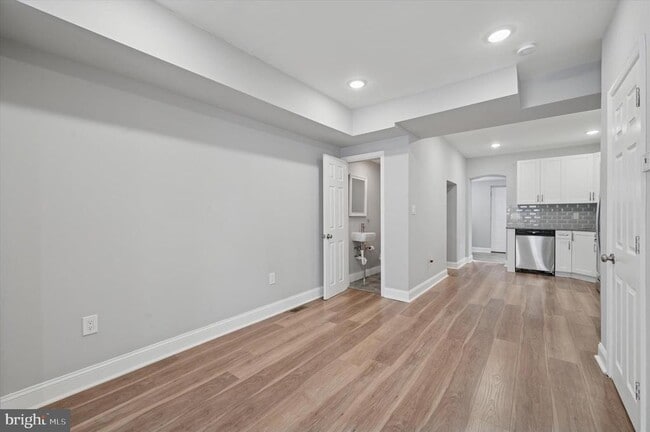 Building Photo - 447 Durfor St