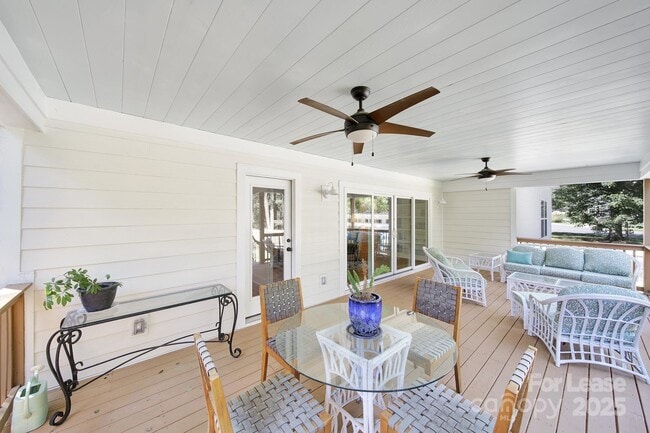 Building Photo - 3222 Clark St