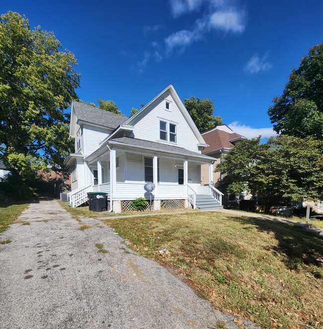 Primary Photo - 3522 Cass St
