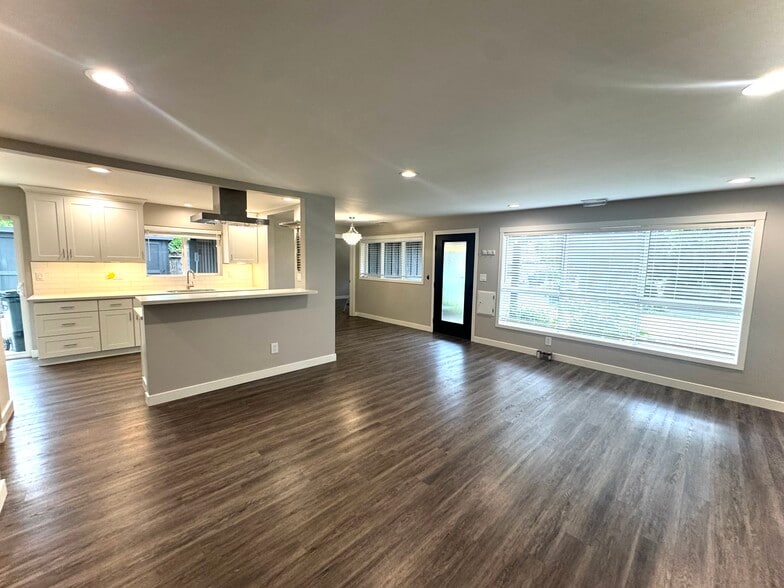 Building Photo - 7513 28th Ave SW