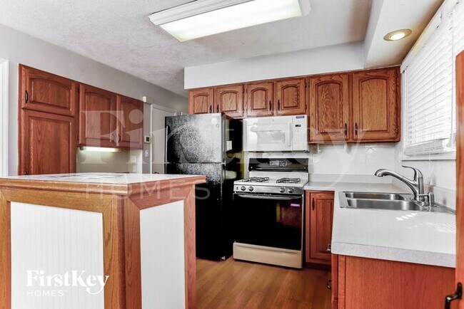 Building Photo - 3903 Lexington Dr