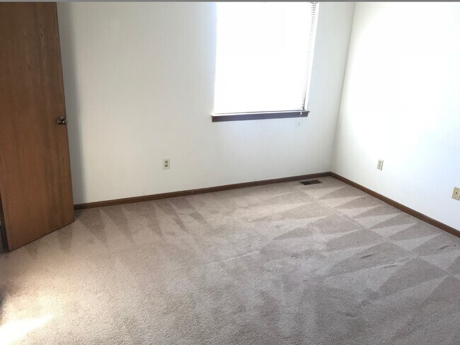Building Photo - 2752-2758 Scarlet Oak