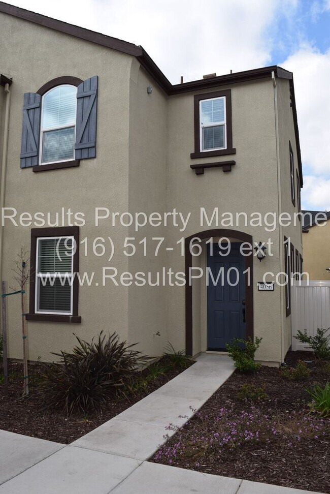 Primary Photo - 3 br, 2.5 bath House - 4056 Montcalm Pl