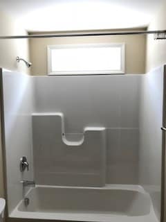 Shower/tub combo unit with space for your bath accessories - 2312 Belle Ave NE