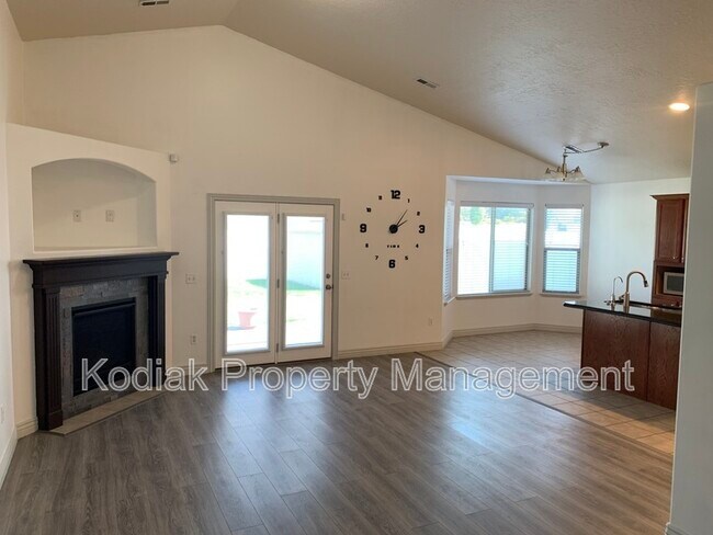 Building Photo - 312 Greenwich Dr