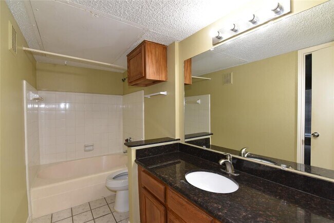 Building Photo - 12400 Overbrook Ln